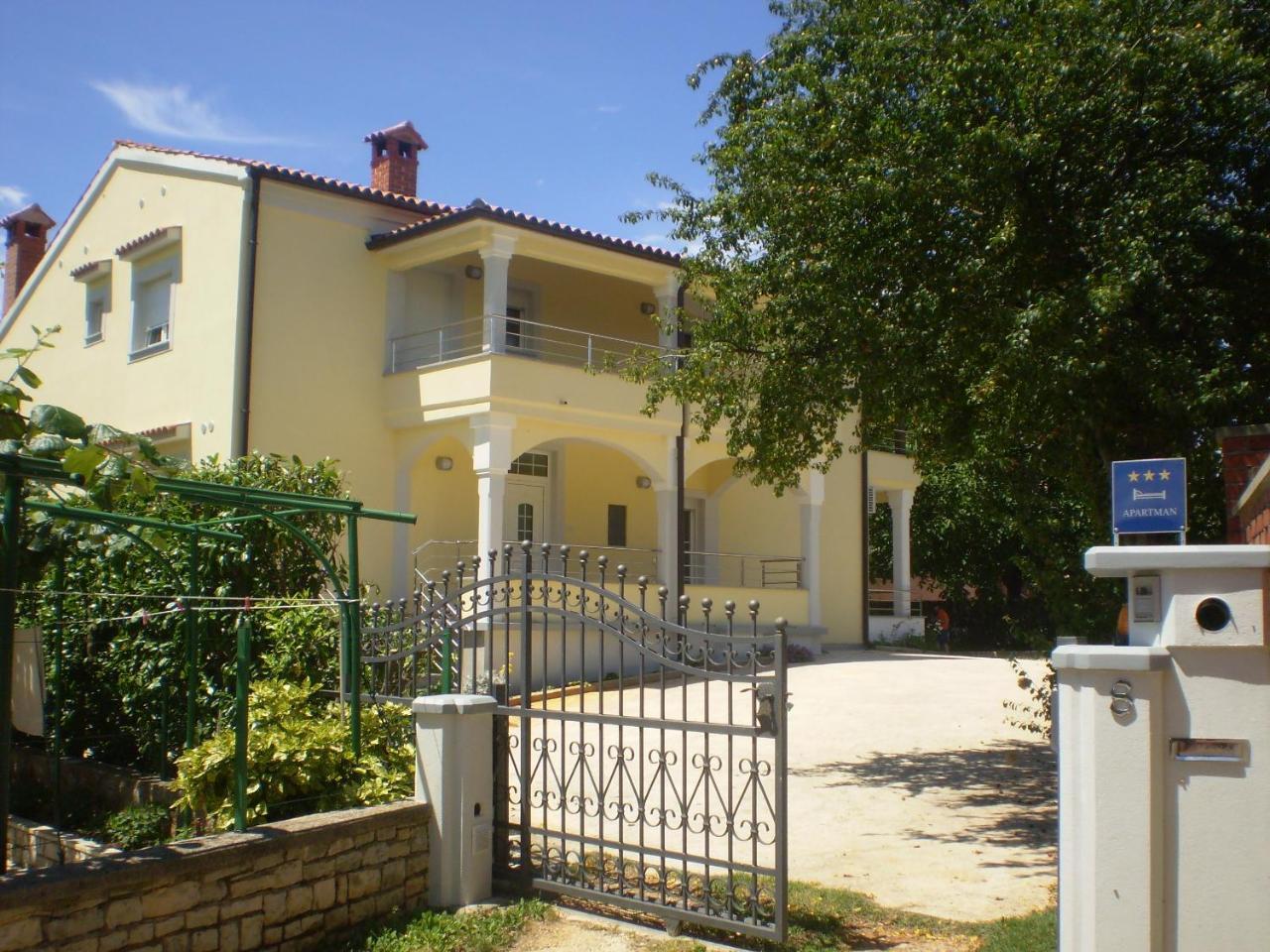 רוביני Apartments Rajci מראה חיצוני תמונה